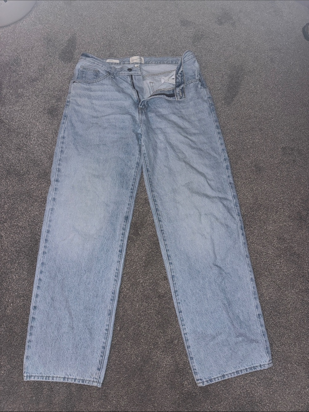 Universal Thread Light Wash Relaxed Fit Jeans